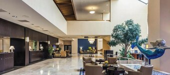 Sheraton Norfolk Waterside Hotel