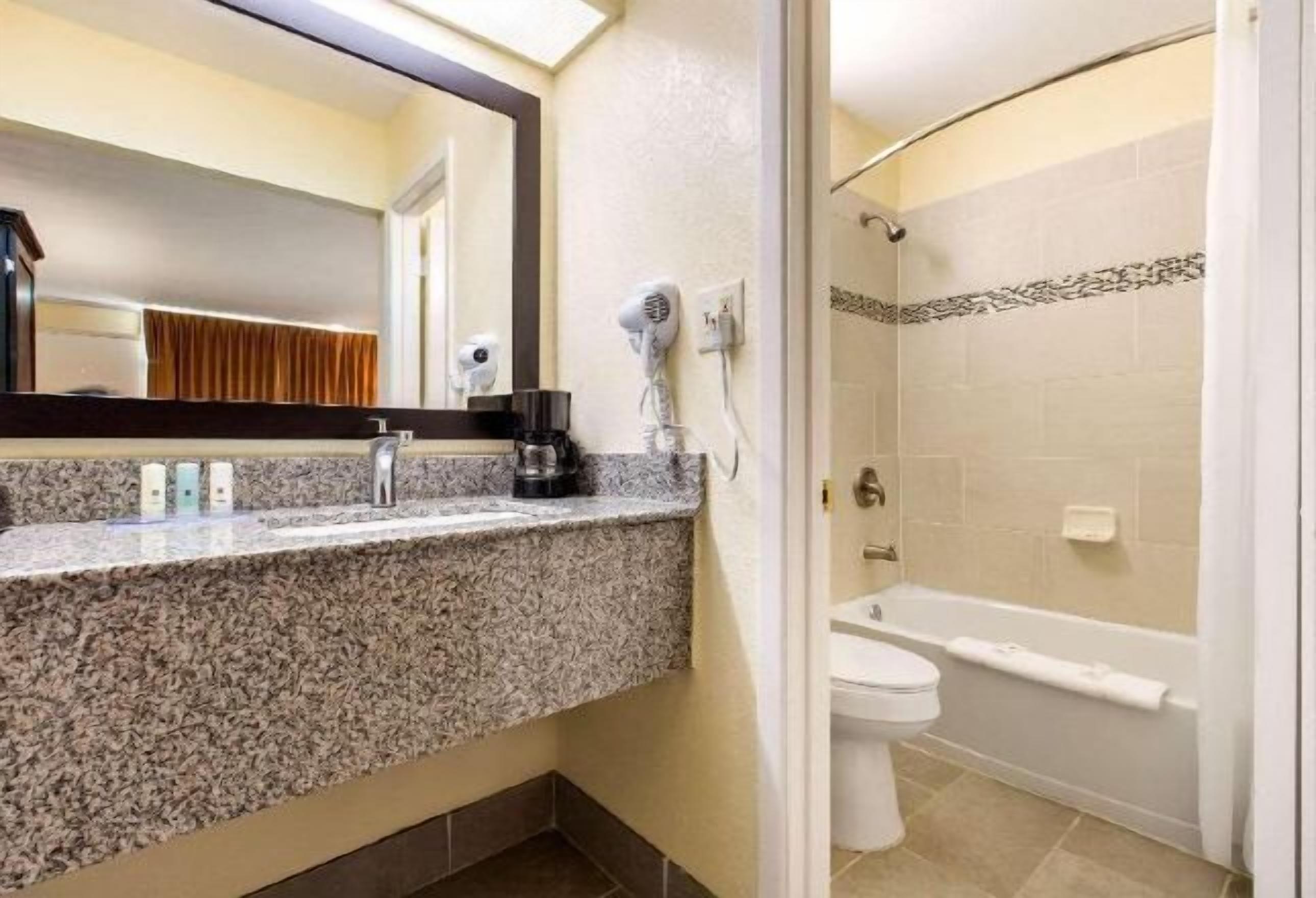 Banheiro | Secador de cabelo, toalhas de banho