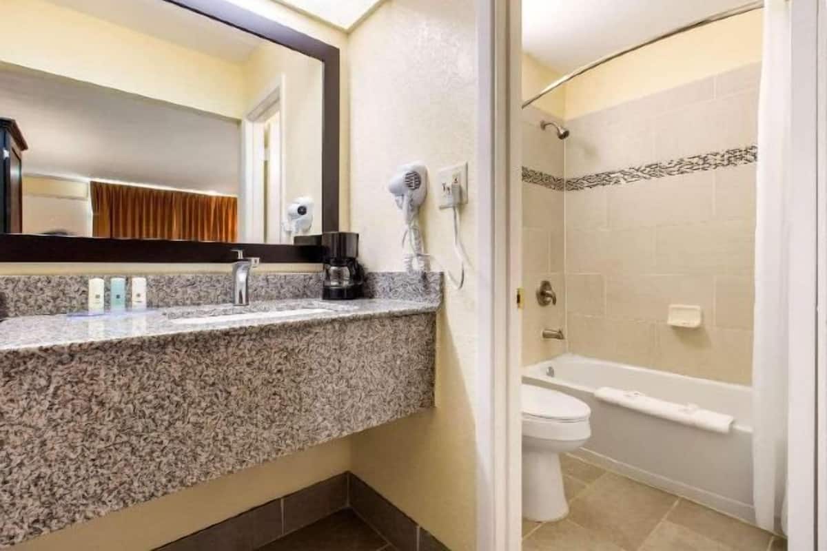 Baño | Secadora de cabello y toallas