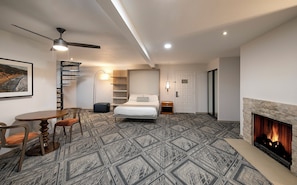 Signature-Loft, 1 Schlafzimmer, Balkon, Blick auf den Golfplatz | Hochwertige Bettwaren, Schreibtisch, Verdunkelungsvorhänge