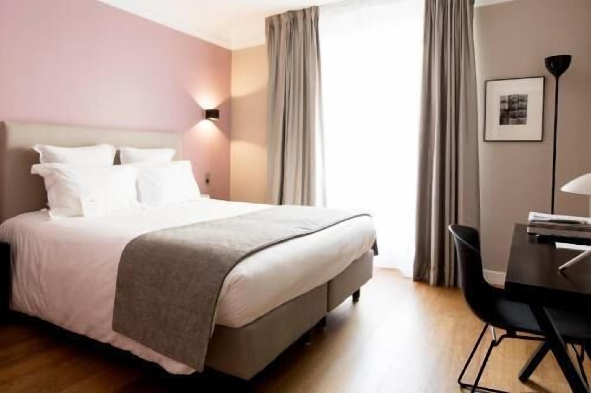 Premium bedding, free minibar items, in-room safe