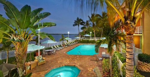 棕櫚海灘萬豪費爾菲爾德套房酒店