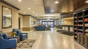 A lobby with seating, a reception desk, and a snack bar. - Best Western Plus Strongsville Cleveland (Strongsville)