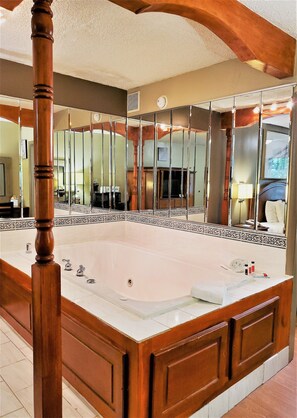 Combined shower/tub, deep soaking tub, free toiletries, hair dryer