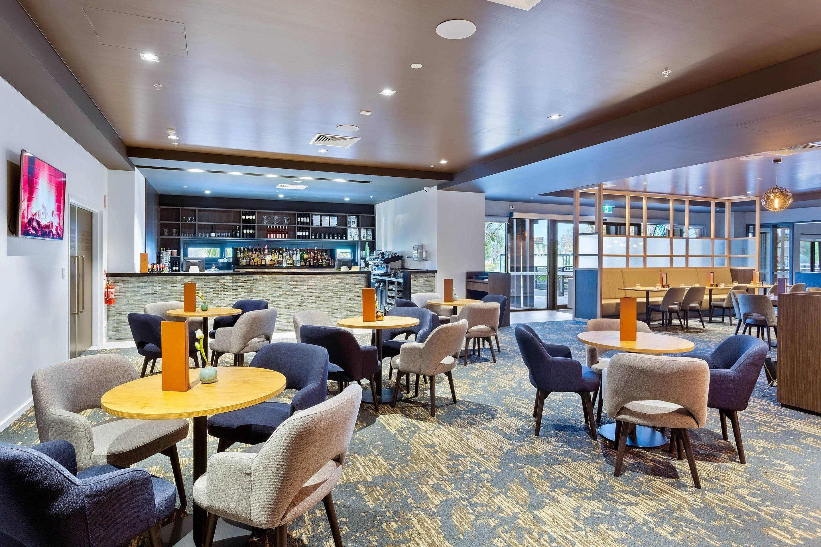 供應早餐及晚餐