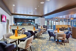 Frokost og middag serveres