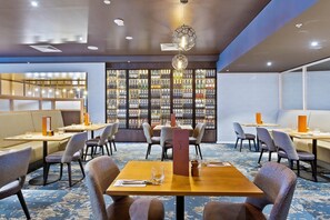 Breakfast and dinner served - Quality Hotel Lakeside (Bendigo)