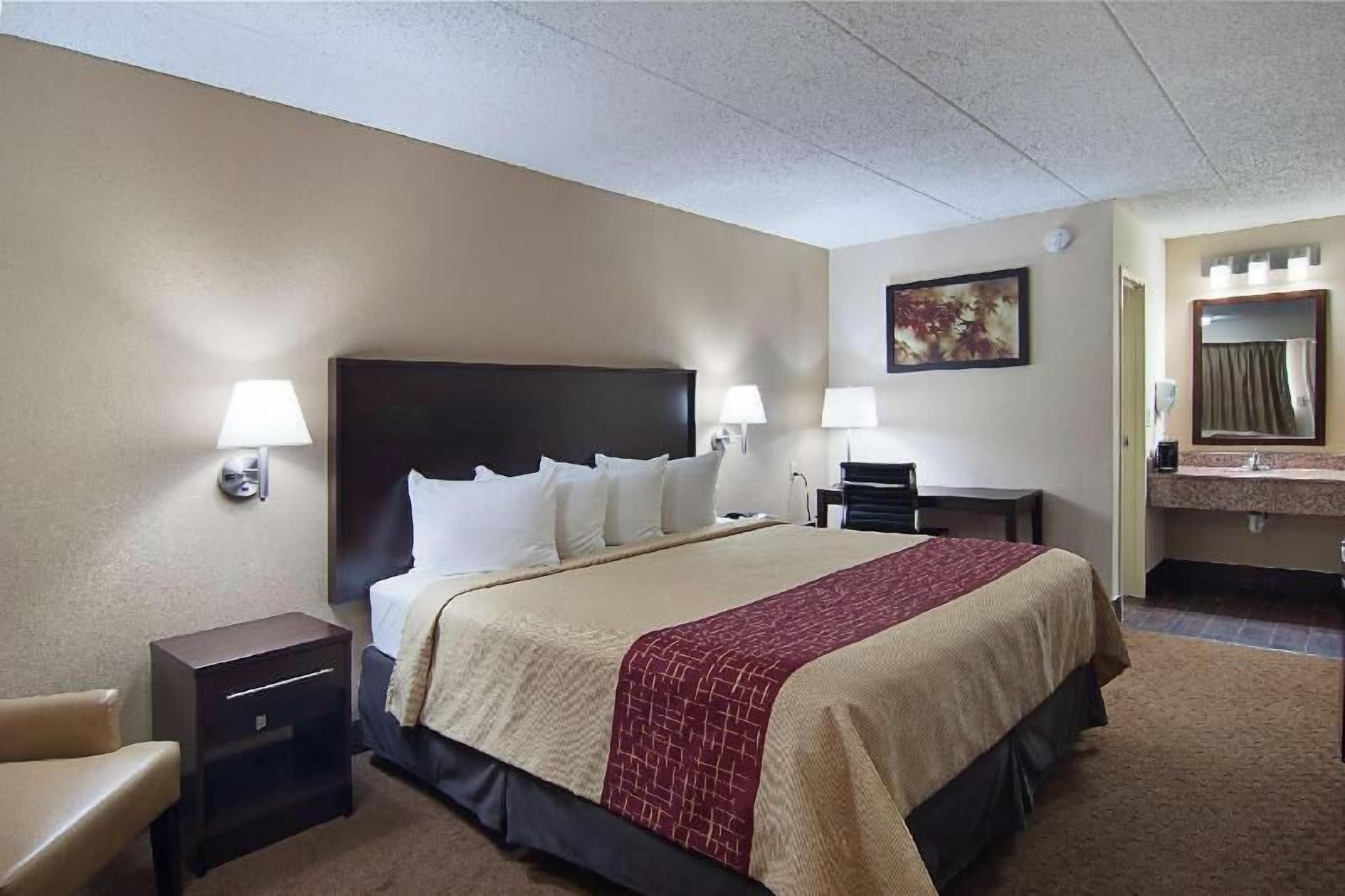 Desk, free cribs/infant beds, free WiFi, bed sheets