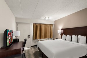 Escritorio, cunas gratuitas, wifi gratis y ropa de cama 