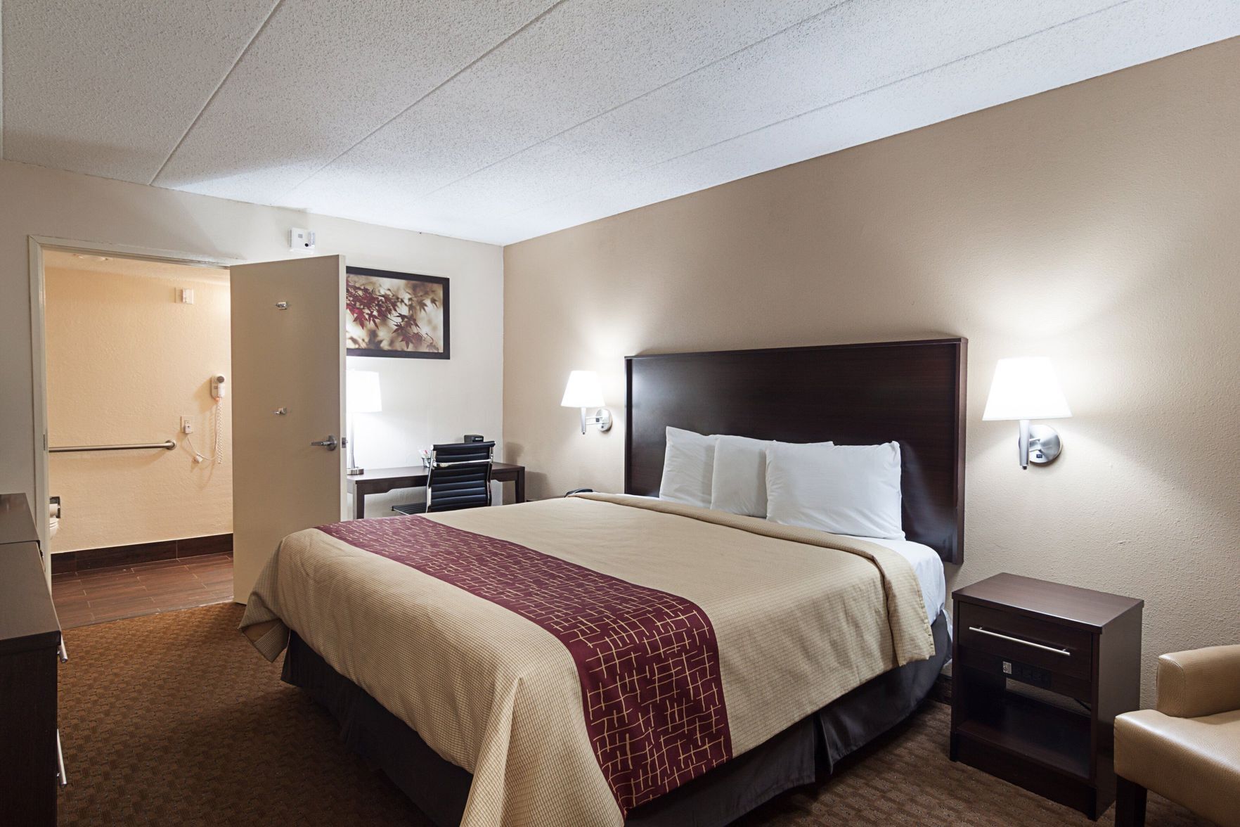 Desk, free cribs/infant beds, free WiFi, bed sheets