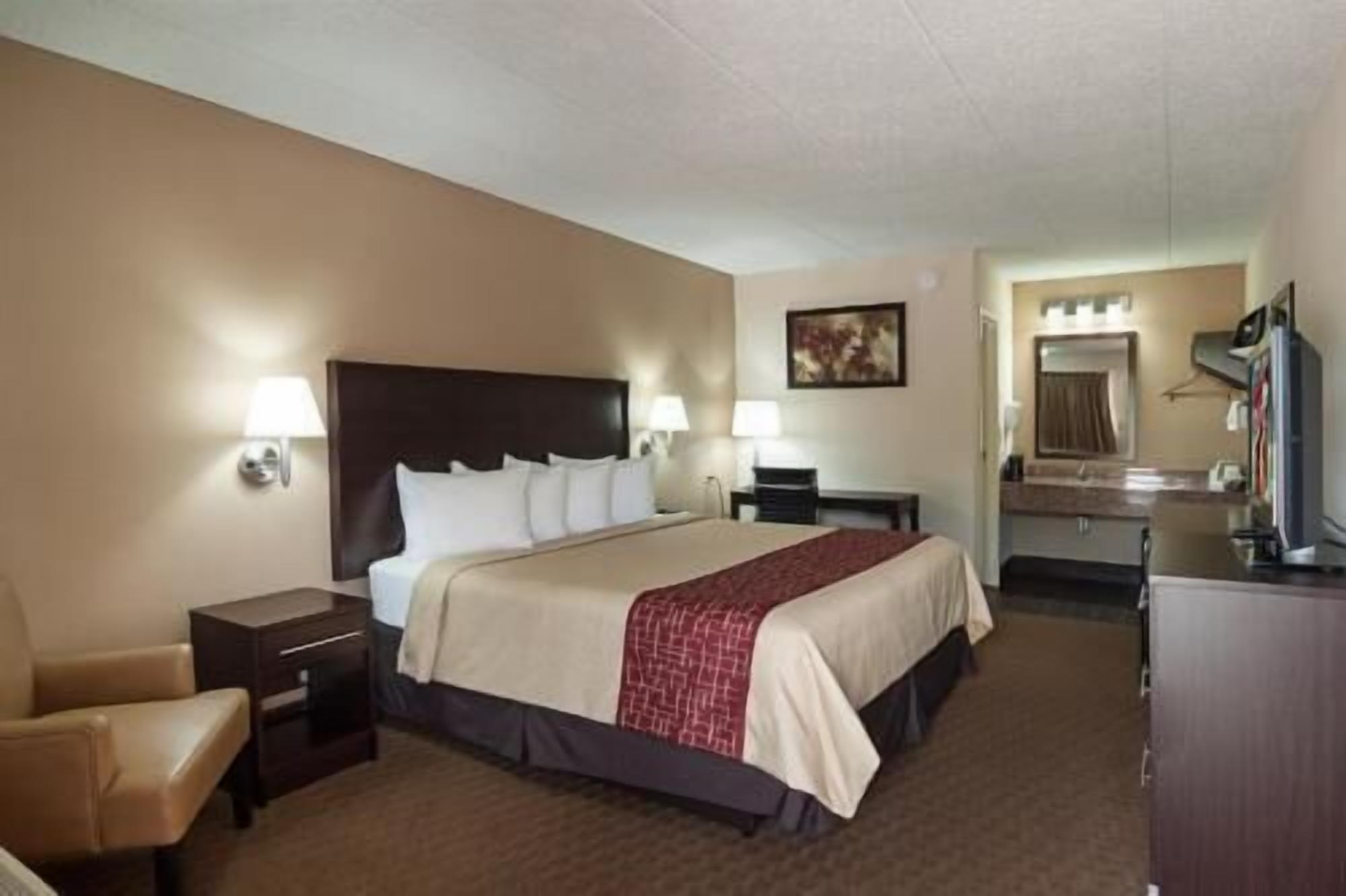 Desk, free cribs/infant beds, free WiFi, bed sheets