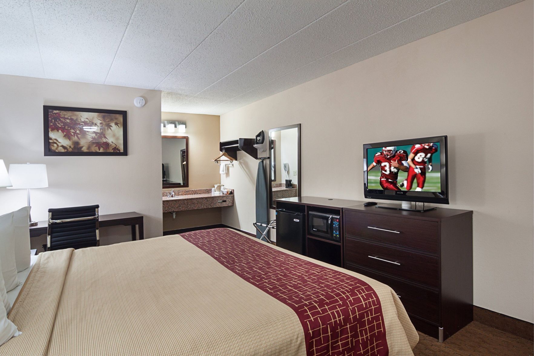 Desk, free cribs/infant beds, free WiFi, bed sheets