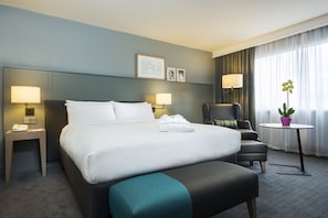 Premium Room, 1 King Bed | Egyptian cotton sheets, premium bedding, in-room safe, desk