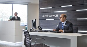 2 bars/lounges - Holiday Inn London - Heathrow M4,jct.4 by IHG (West Drayton)