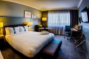 Premium Room, 1 King Bed | Egyptian cotton sheets, premium bedding, in-room safe, desk - Holiday Inn London - Heathrow M4,jct.4 by IHG (West Drayton)