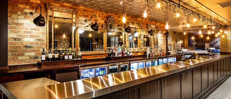2 Bars/Lounges, Sportbar