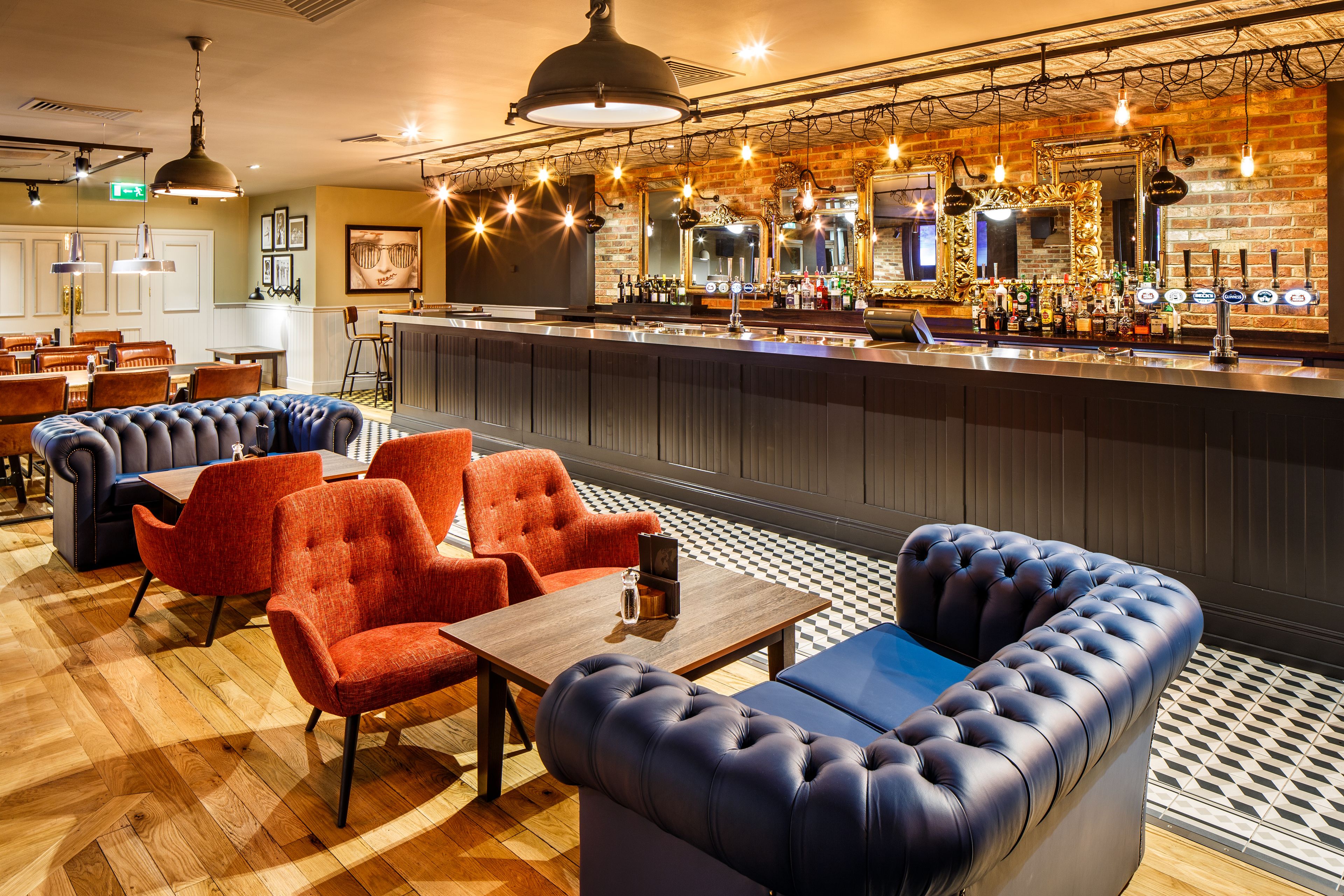 2 bars/lounges, sports bar