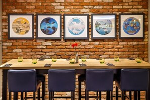 2 restaurantes, café da manhã, culinária britânica