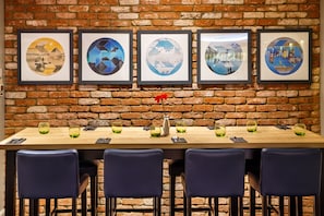 2 restaurants, breakfast, lunch, dinner served; British cuisine