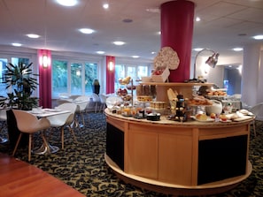 Daily buffet breakfast (EUR 18.50 per person)