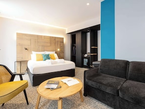 Hochwertige Bettwaren, Pillowtop-Betten, Minibar, Schreibtisch