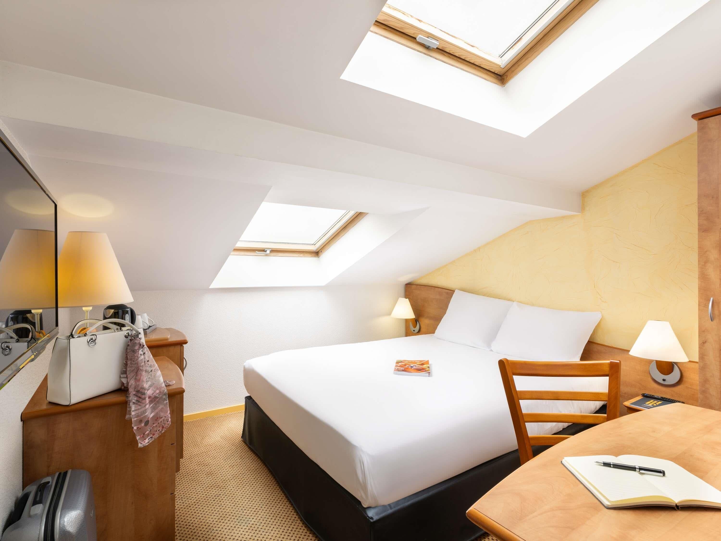 Classic Room, 1 Twin Bed (Attic) | Premium bedding, pillowtop beds, in-room safe, desk