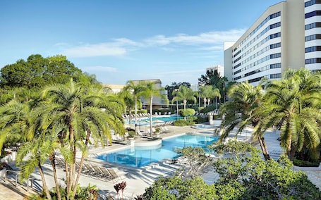 2 piscinas al aire libre, sillones reclinables de piscina