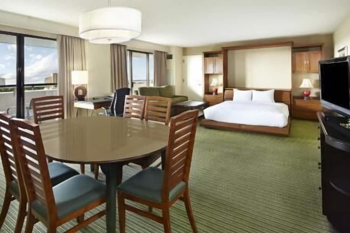 Premium bedding, pillowtop beds, in-room safe, desk