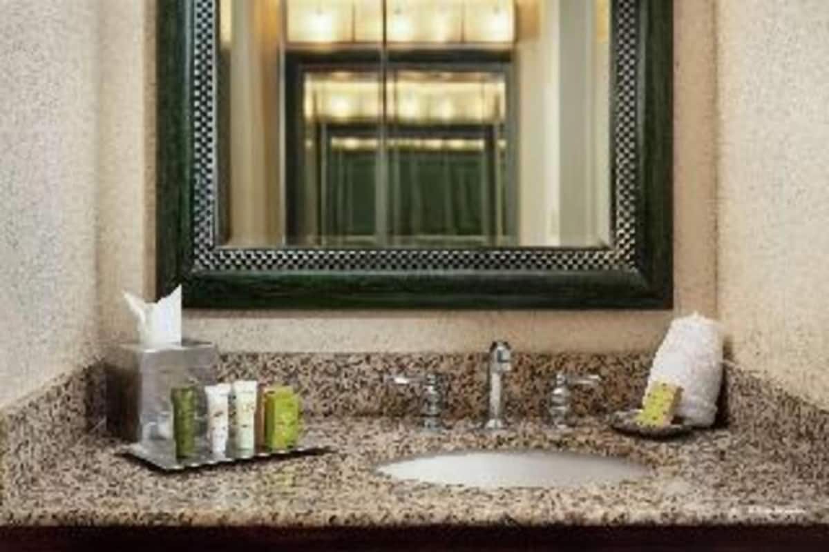 Bathroom | Combined shower/tub, designer toiletries, hair dryer, bathrobes