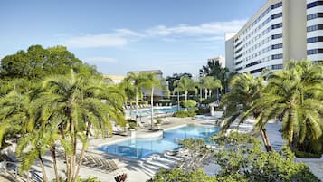 2 piscinas externas, espreguiçadeiras