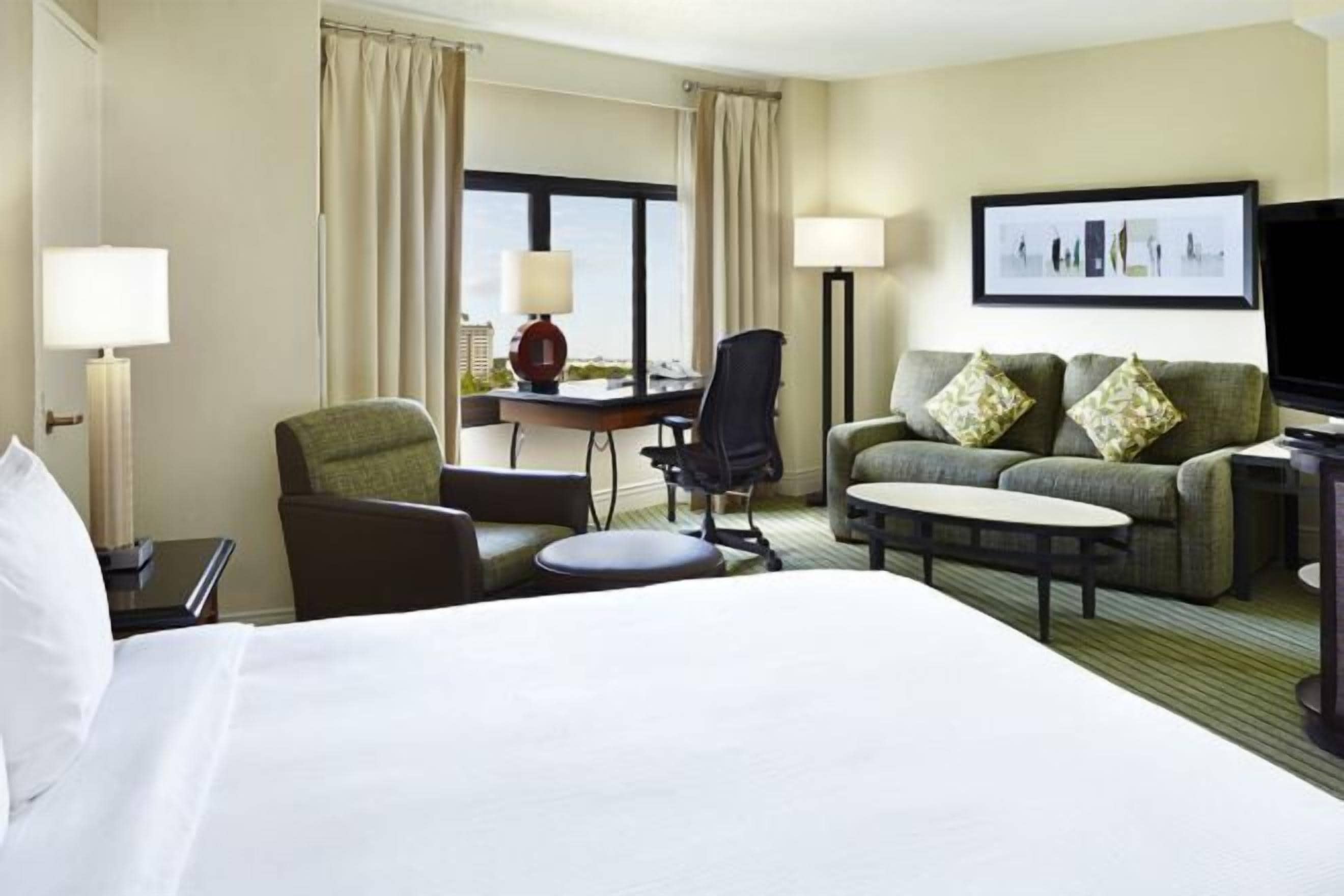 高級寢具、舒適加層、客房內保險箱、書桌