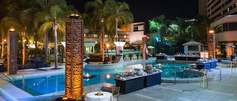 2 outdoor pools, sun loungers