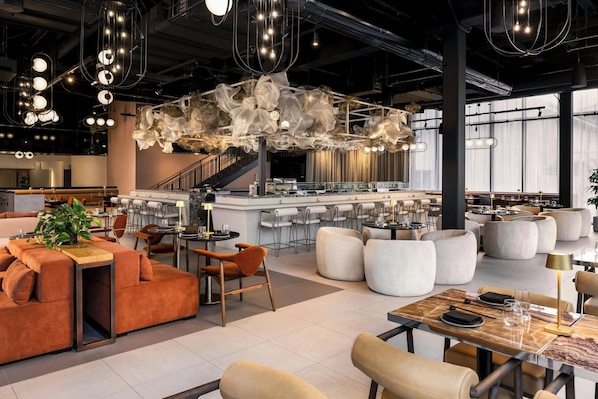 Serves lunch, dinner, and happy hour - W Toronto (Toronto)