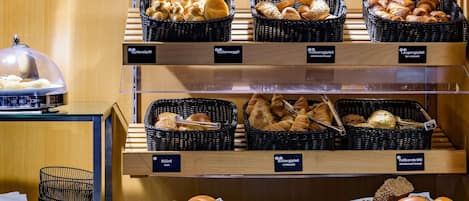 Daily buffet breakfast for a fee