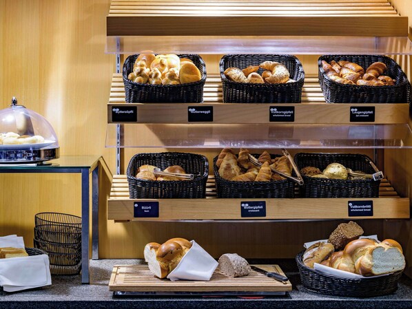 Buffet déjeuner servi tous les jours en supplément