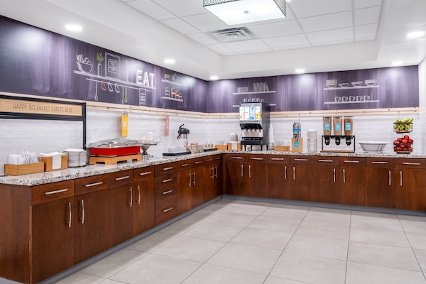 Café da manhã completo grátis todos os dias