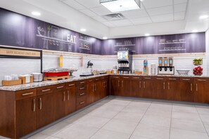 Free daily full breakfast - Hampton Inn Auburn (Auburn)