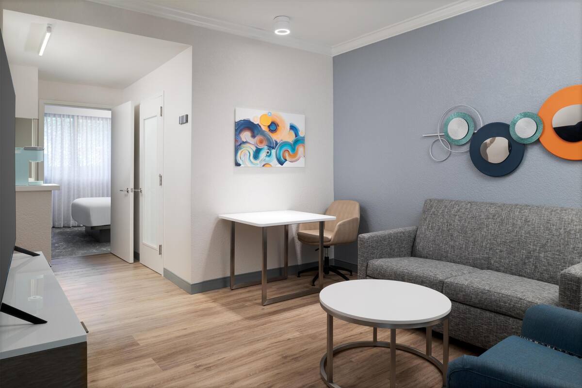 1 bedroom, premium bedding, in-room safe, desk