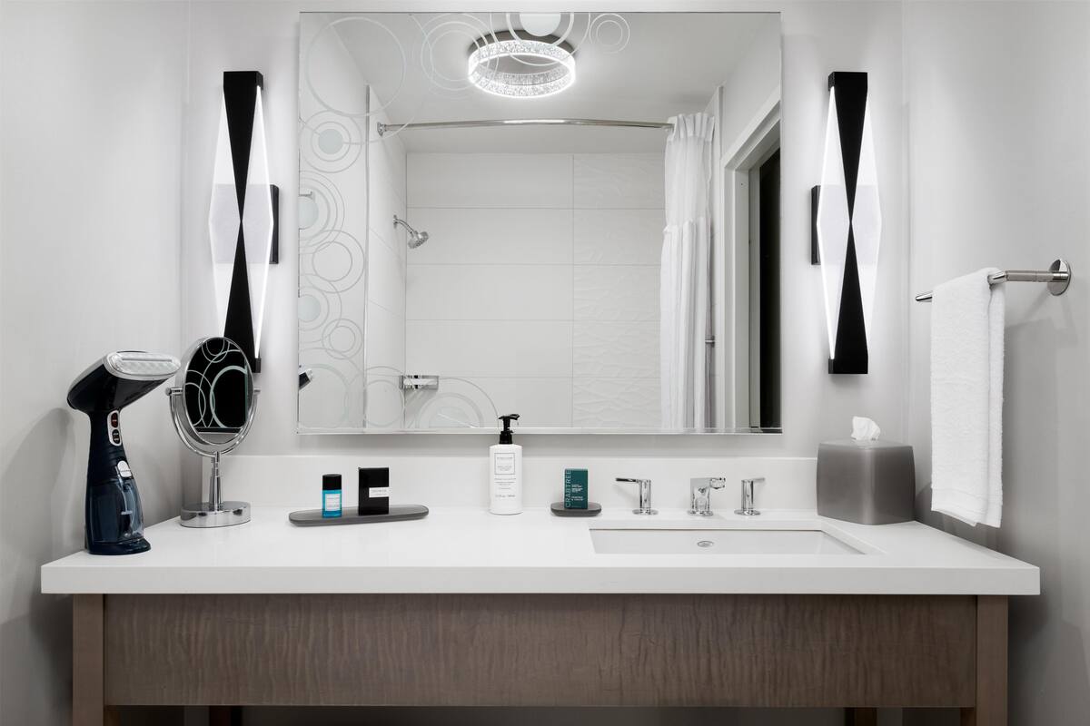 Combined shower/bathtub, designer toiletries, hair dryer, towels