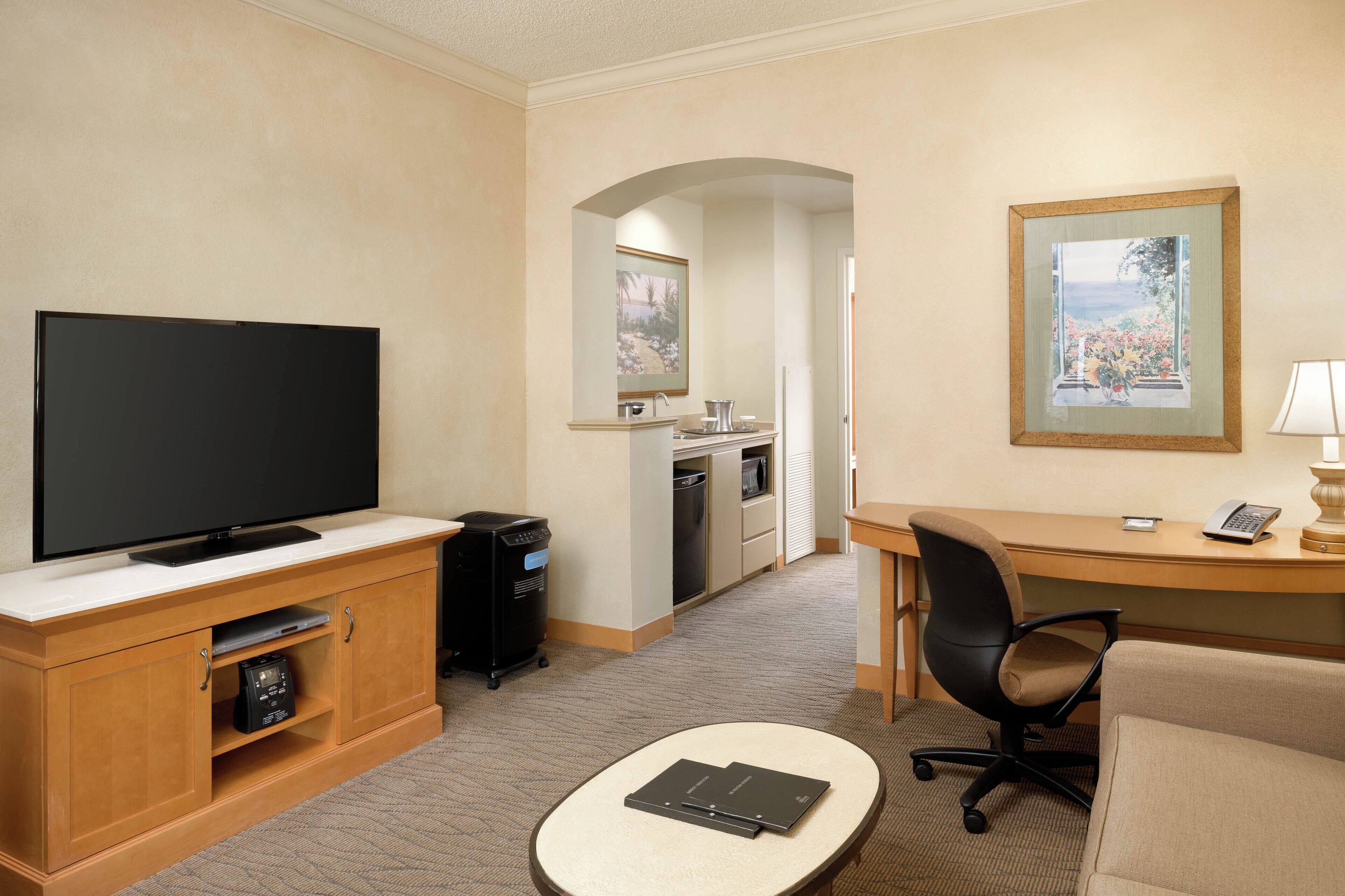 Télévision à écran plat de 37 pouces avec chaînes par câble, télévision