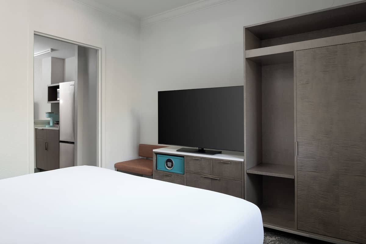 Chambre, 1 chambre, baignoire | 1 chambre, literie de qualité, coffre-fort pour ordinateur portable