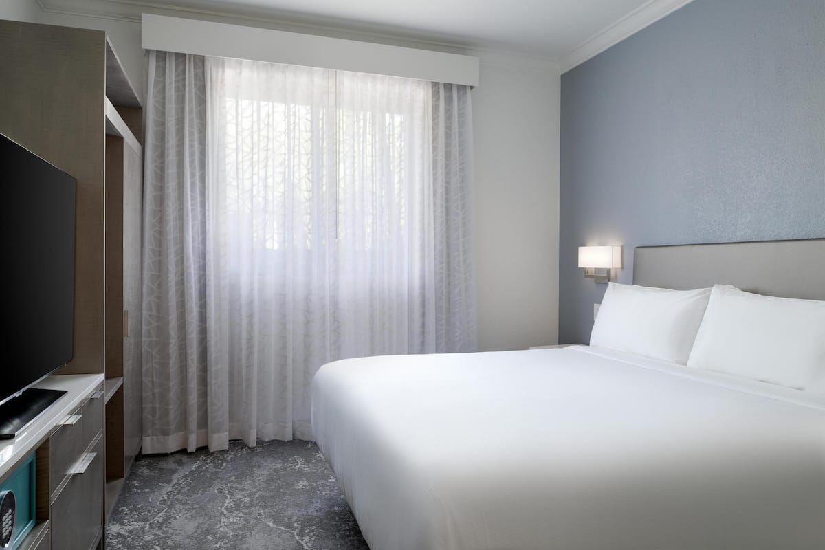 1 bedroom, premium bedding, in-room safe, desk