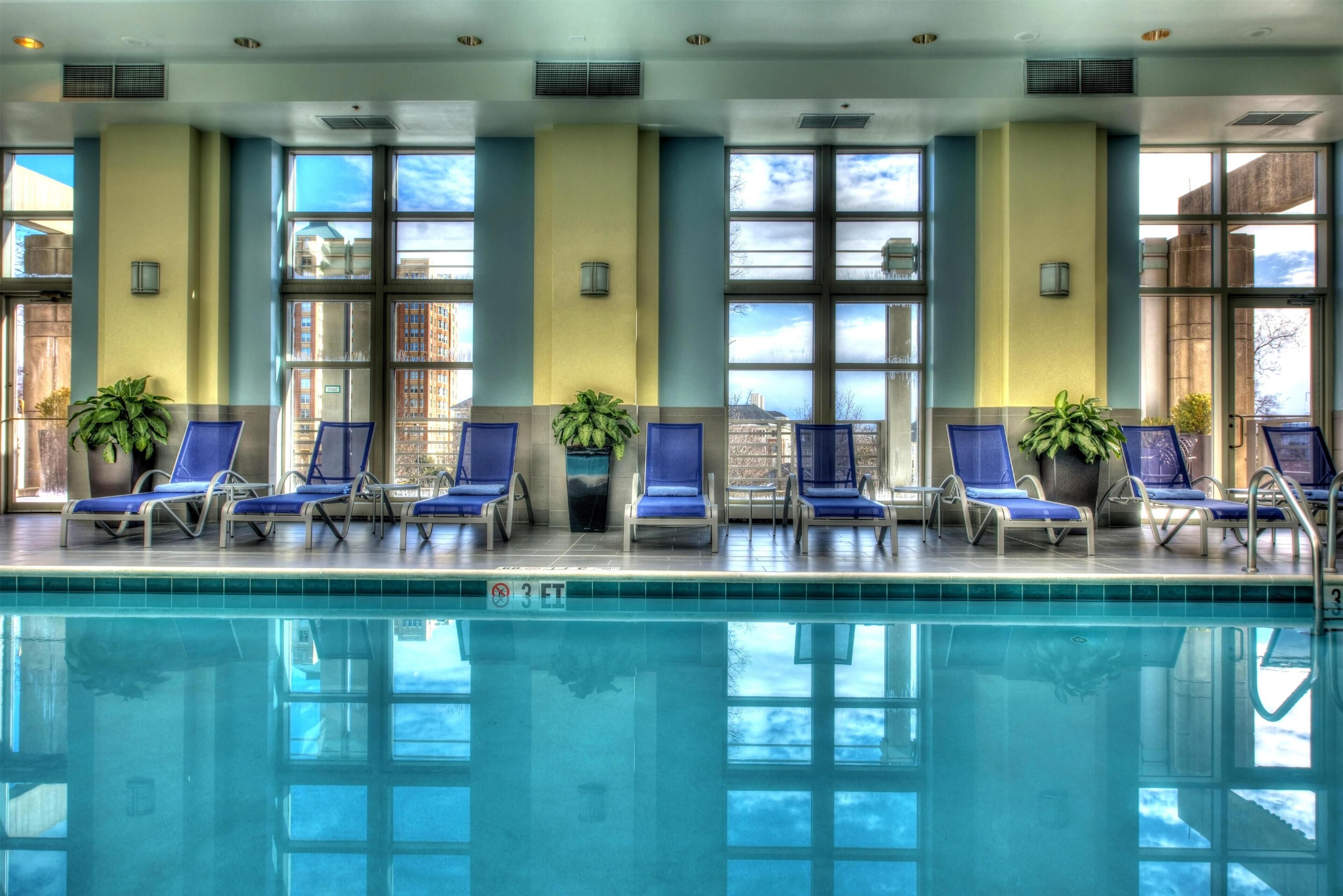 Indoor pool, sun loungers