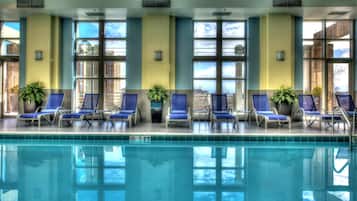 Indoor pool, sun loungers