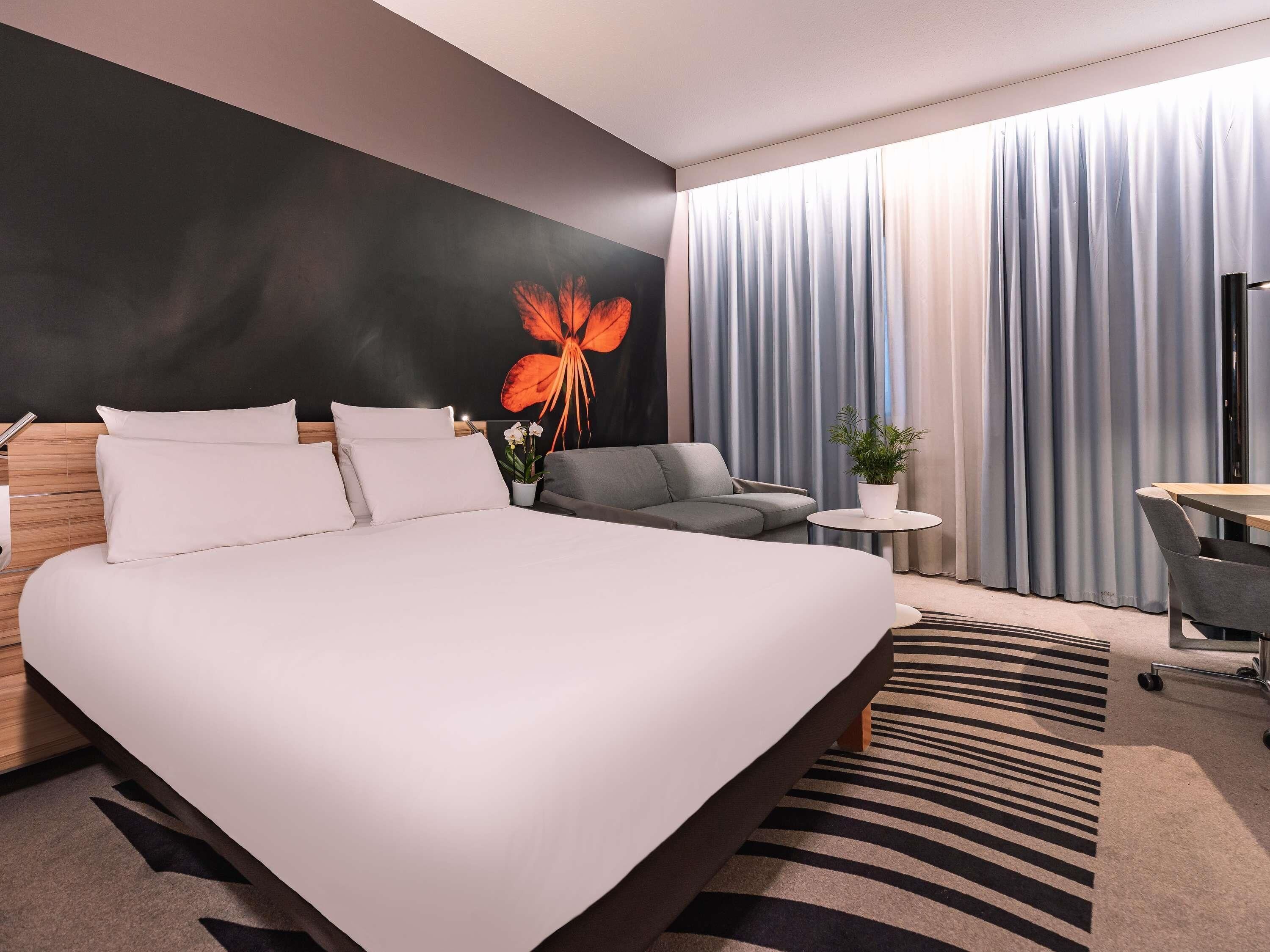 Family Room, 1 Double Bed with Sofa bed (Business and Family) | Hypo-allergenic bedding, down duvets, minibar, in-room safe