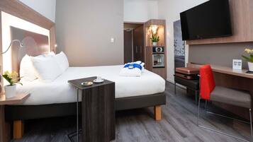 Camera Business, 1 letto king (Executive) | Biancheria da letto ipoallergenica, copriletto in piuma, minibar