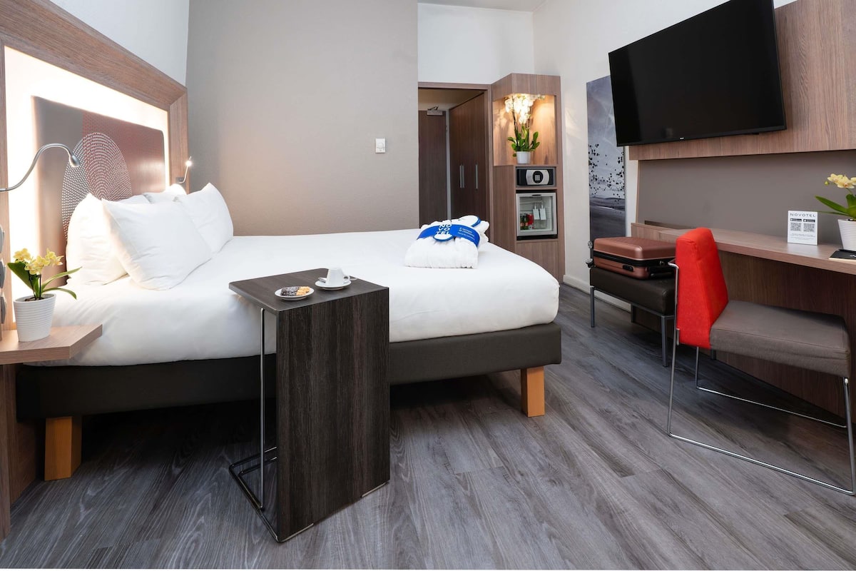 Habitación empresarial, 1 cama King size (Executive) | Ropa de cama hipoalergénica, edredón y minibar