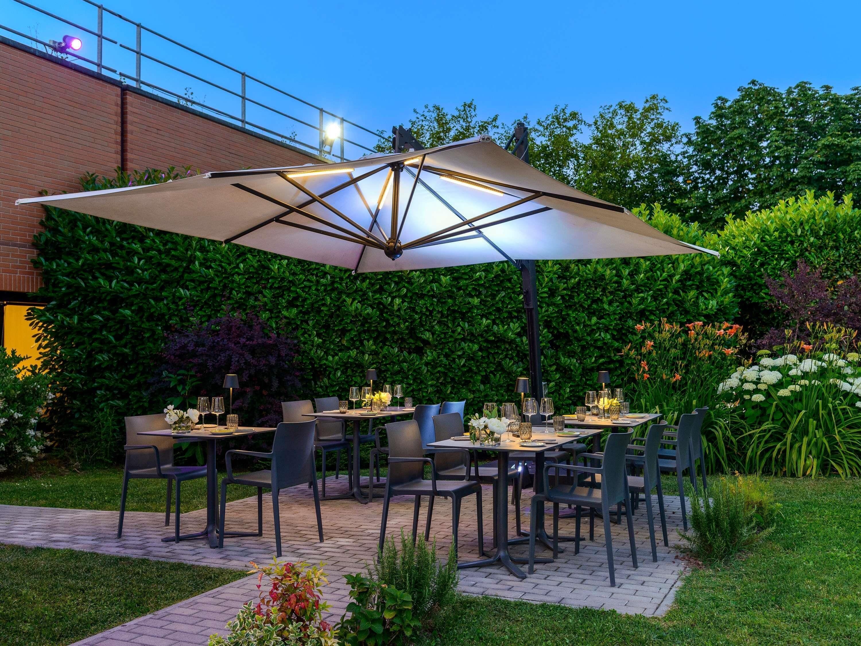 breakfast and dinner served, pool views