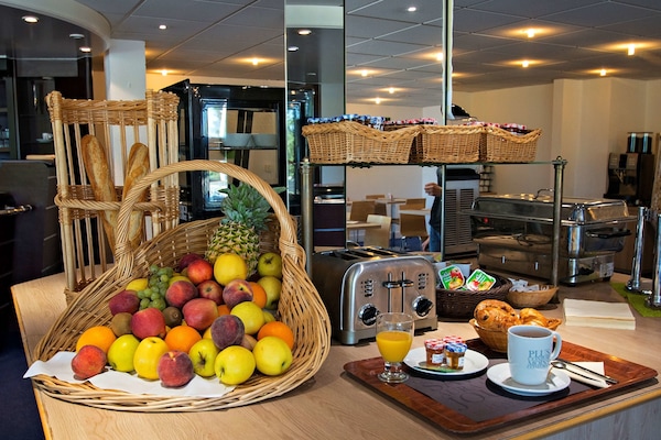 Daily buffet breakfast for a fee