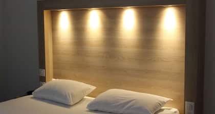 Hotel Kyriad Nemours